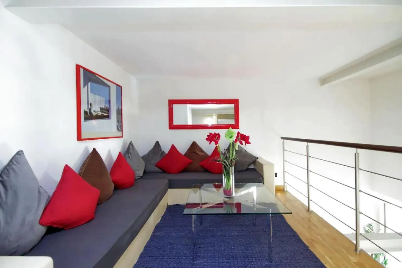 Design Accommodation Rom 0*,